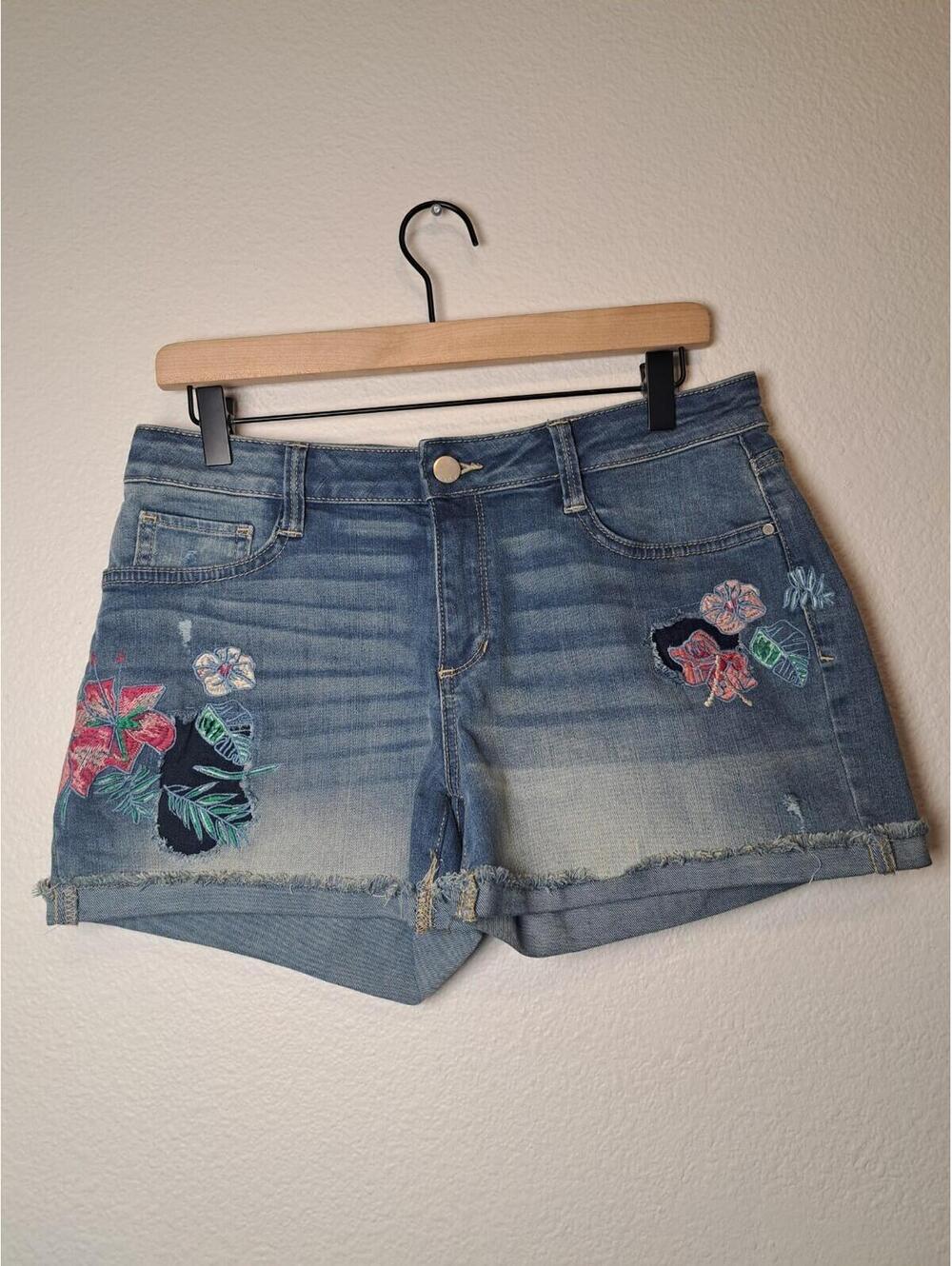 a.n.a. New Approach Denim Cut Off Shorts W/ Flowers Size 10 Streach